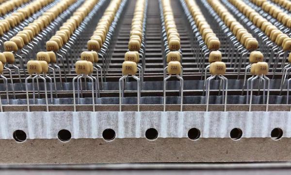 Heatproof 222K Ceramic Capacitor Kit , 50V High Voltage Ceramic Disc Capacitors