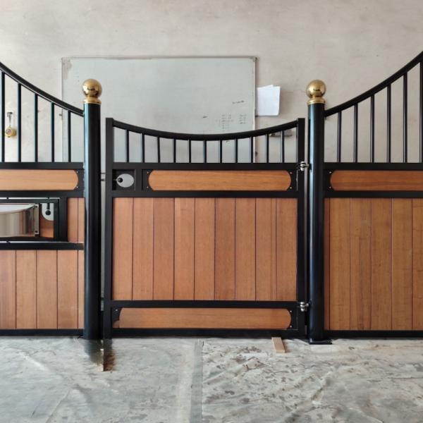 Movable Horse Stable with Customized Color and 200 kg Weight for Farm Use