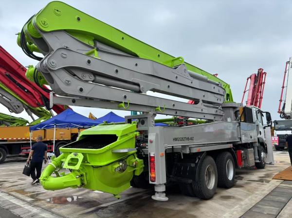 Camion pompe HM 40m tout neuf 2025 avec Sitrak HMG5282THB