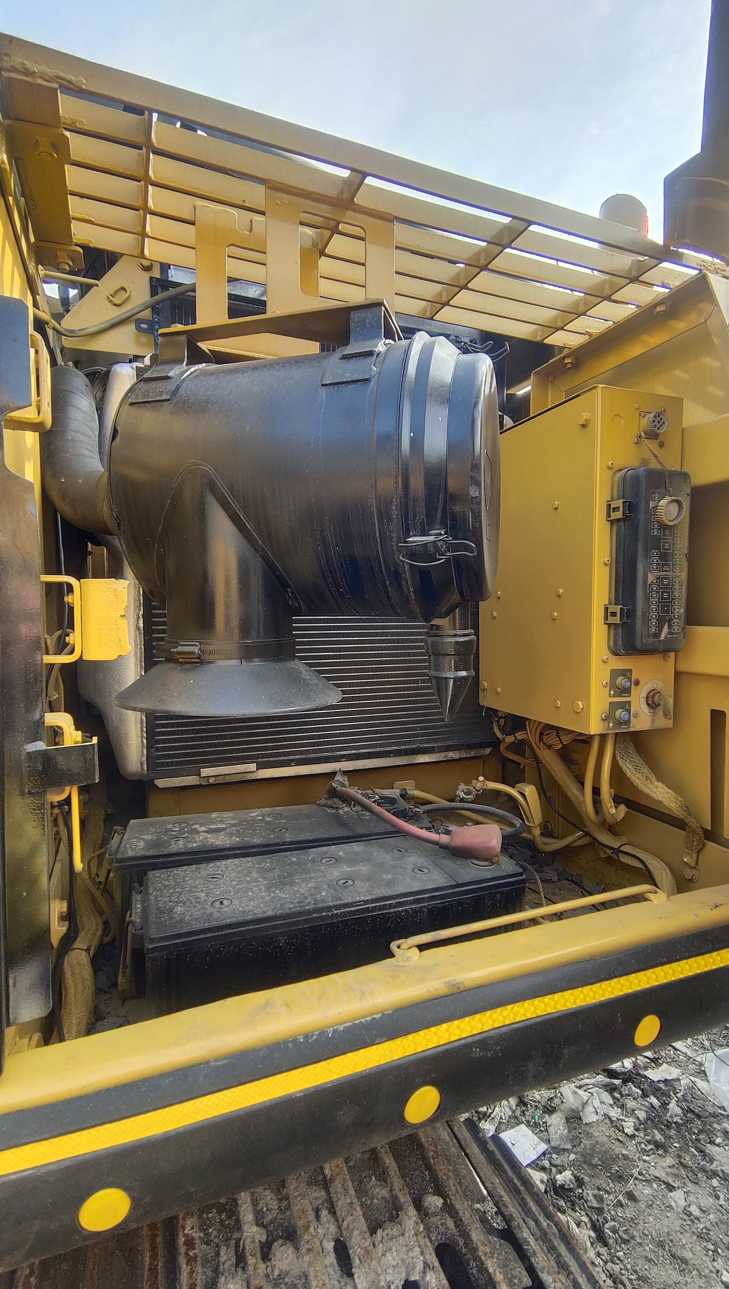 Снижение цены на подержанные экскаваторы на рельсах CAT325C из Китая