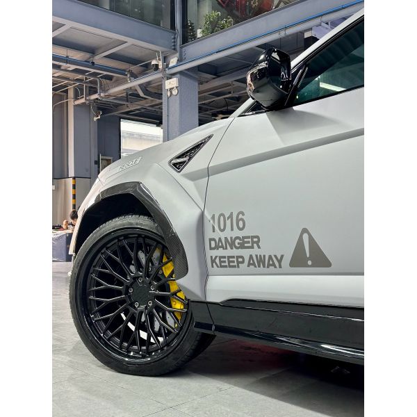 1016 Lamborghini Body Kit Auto Body Kit With Rear Diffuser Spoiler Hood
