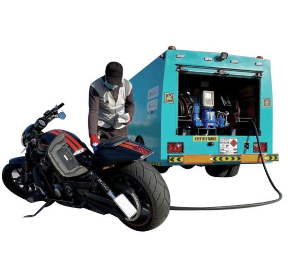 4x2 Drive Wheel Medium Diesel Refueling Tank Truck Manual Transmission With 5000L Tank Volume