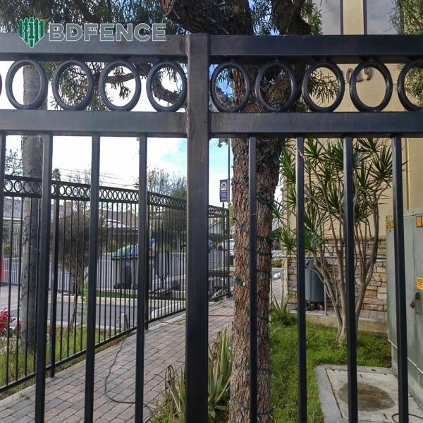 Sloped Ground Powder Coated Tubular Fencing Adjustable Feet