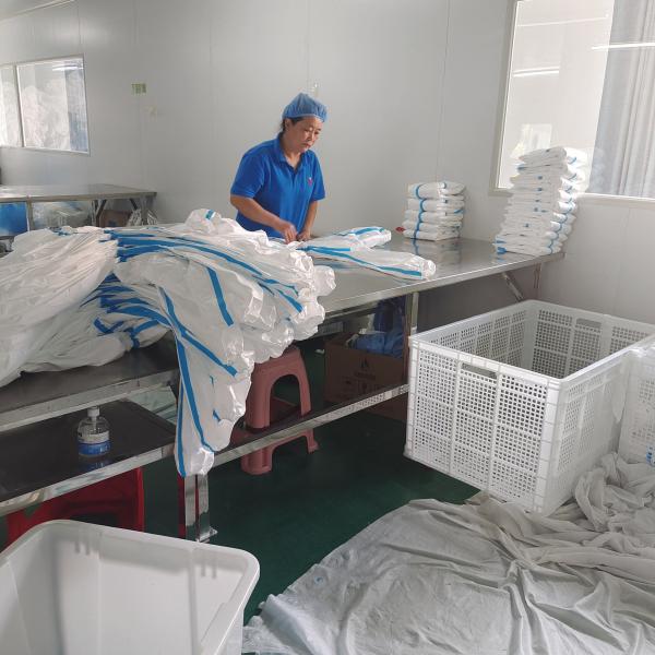 55gsm PP SMS Non Woven Protective Coverall Hooded Disposable Protective Suit For Industry Dustproof