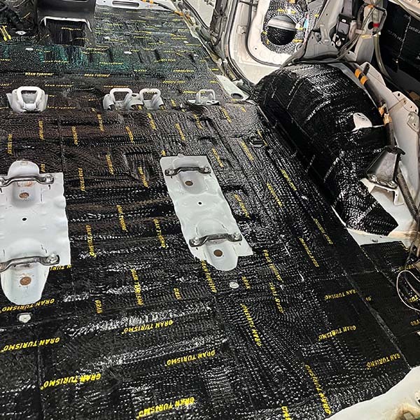 Специализированная изоляционная подушка для капота автомобиля