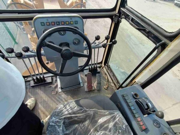 Gradeira diesel de 4 cilindros pré-propriedade com motor Cummins Lâmina reta / Ripper traseiro 100-150HP