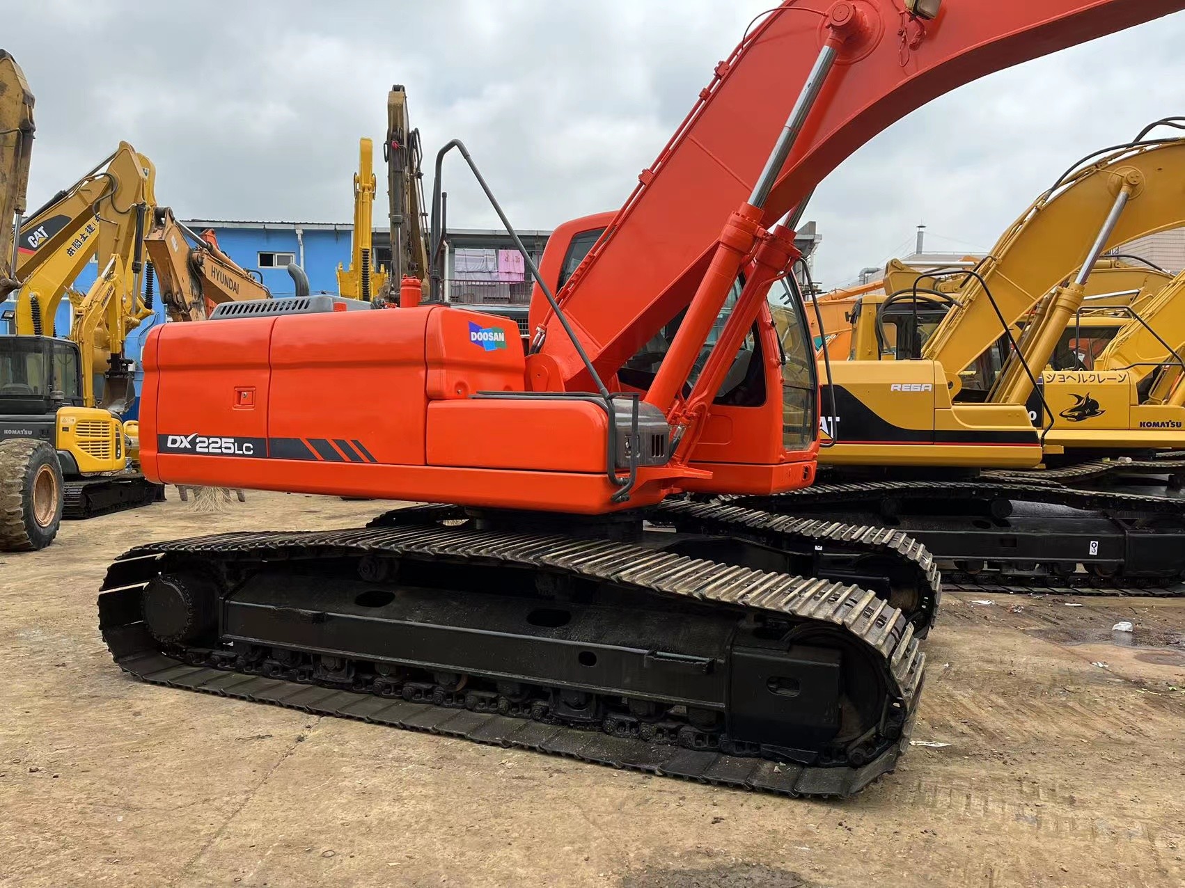22 тонны использованный экскаватор Doosan Crawler в оригинальном цвете