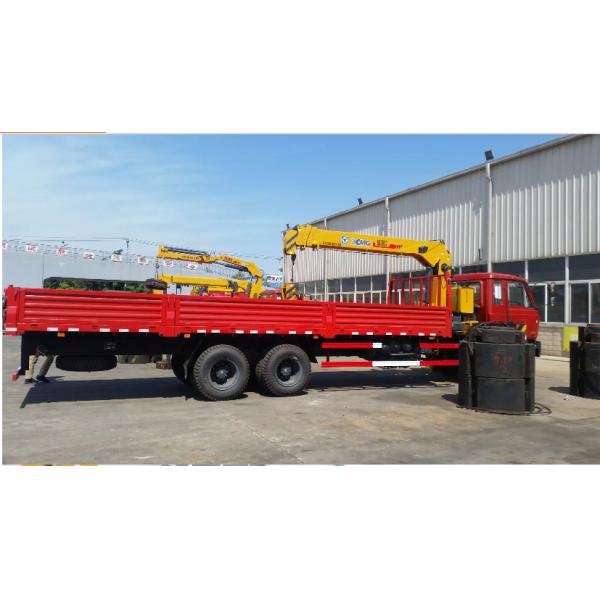 Sinotruk HOWO 4x4 290hp Truck Mounted Crane 6.3 Ton Telescopic Boom 12.00R20 Tire