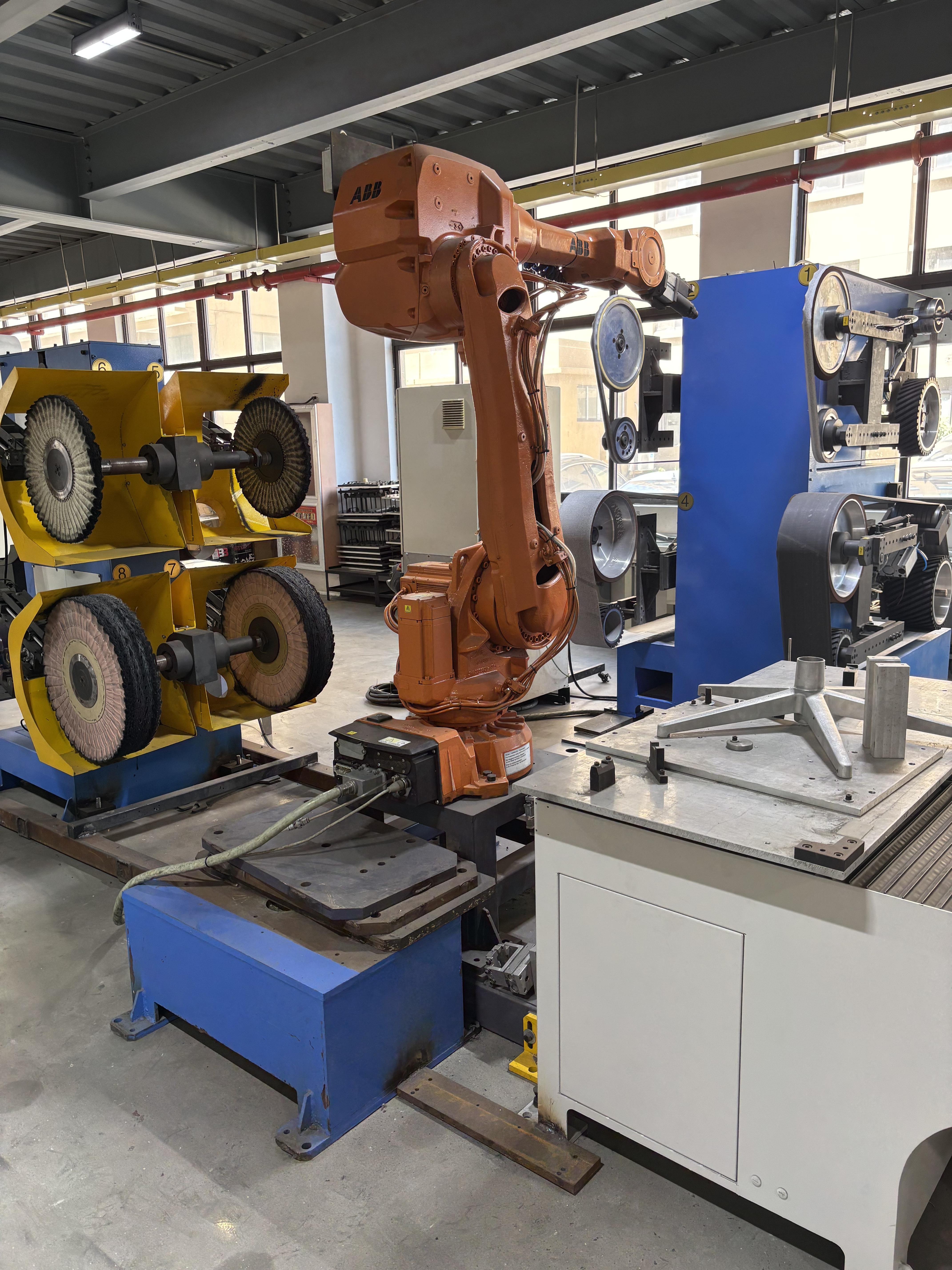 Fully Automatic Robotic Buffing Machine For Sanitary Plastic Toilet Seat Mirror Gloss