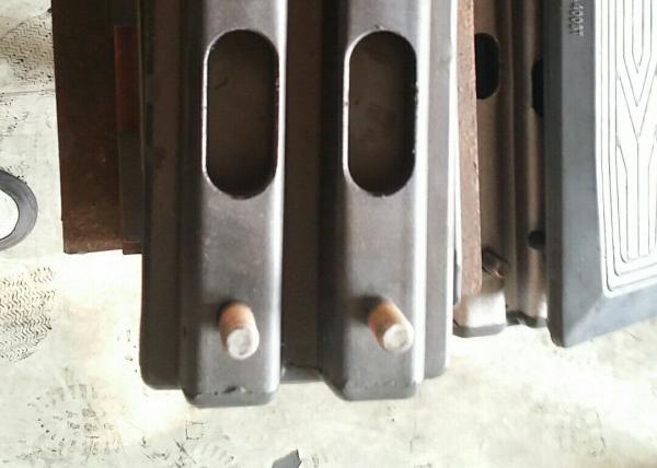 almofadas de borracha da trilha 260bk/parafuso - nas trilhas de aço da máquina escavadora da construção