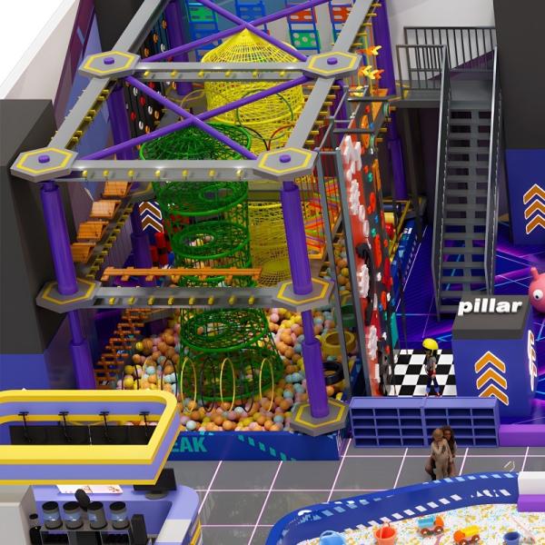 Un terrain de jeux intérieur sur le thème de la piscine à billes amusant avec diapositives et projection interactive