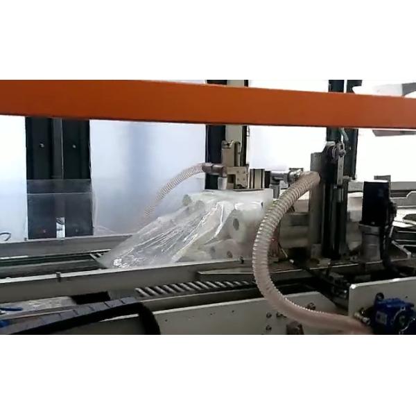 Automatic bath tissue paper roll bundle packing machine