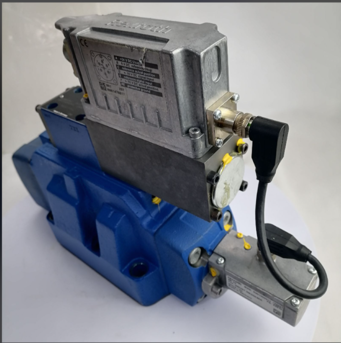 0811404902 4WRPH10C3B100L-2X/G24K0/M-750 Proportional directional control valve from Rexroth Germany