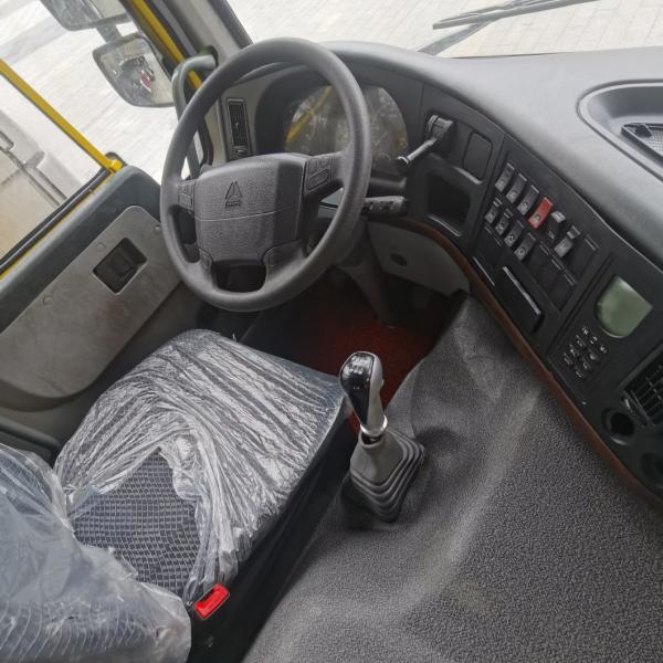 Tyres and Sinotruck Chassis 40t Loading Capacity Mining Equipment Truck for Heavy Duty