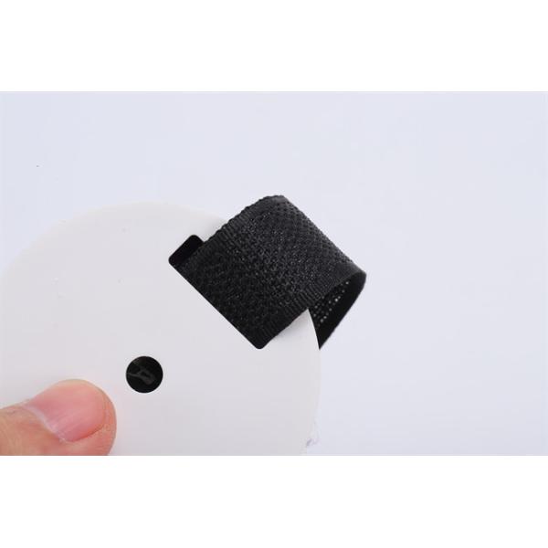 Ropa de costura fácil Kit de cojín de alfiler de emergencia Correa de muñeca ajustable Adaptable a todas las dimensiones de la muñeca Base redonda de plástico Portador de aguja