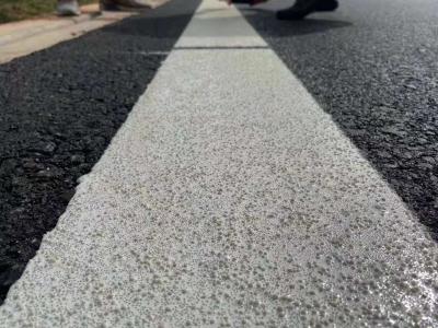 Pintura de marcação de estradas de linha acrílica bituminosa Estabilidade térmica Altamente durável