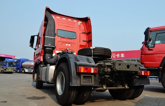Тележка SINOTRUK HOWO LHD 4X2 Euro2 371HP ZZ4187S3511W трактора