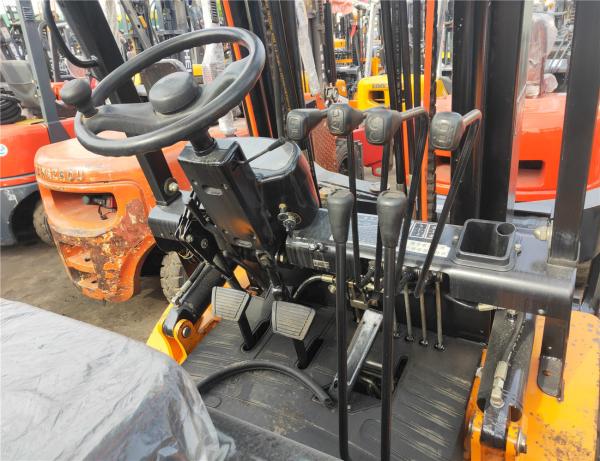                  Used China Hangzhou Manufactured Clamp Holder A30z Forklift in Excellent Working Condition with Amazing Price. Secondhand Hangzhou A30z Clip Forklift on Sale             
