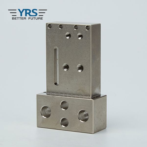 Biens de usinage de fraisage de la tolérance 0.02mm de pièces de commande numérique par ordinateur en métal SKD61