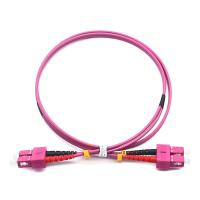 Corde de patch à fibre optique OM4 MM haute performance SC PC à SC PC pour une transmission de données transparente