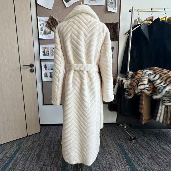 Women Faux Fur Coat Ecofriendly Fur Coat Sizes S44 To XL50 Support Customization Perfect For Winter Fashion