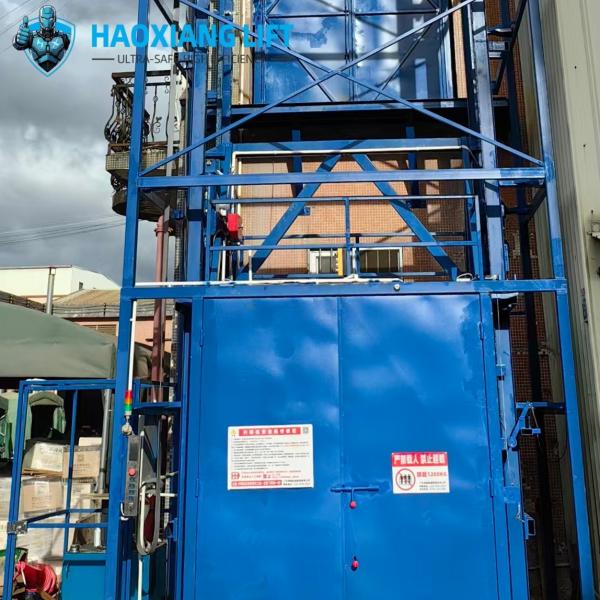 Four-fold Door & Diamond Mesh Protection Hydraulic Freight Elevator 2 Tons 6M