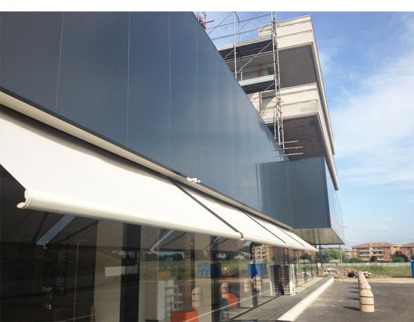 Toldo retractable al aire libre de la todo-tarjeta resistente un toldo comercial para los restaurantes