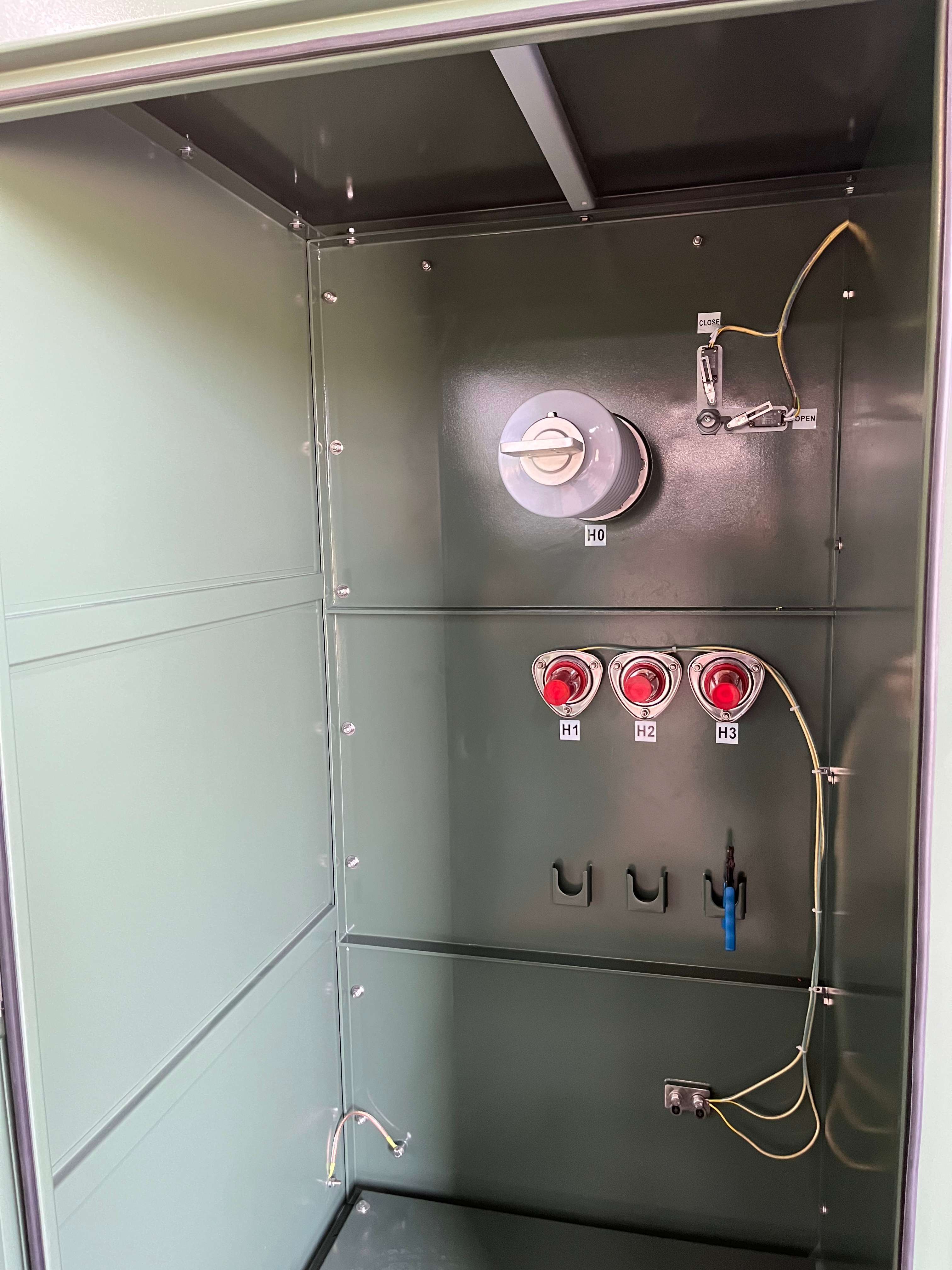 1MVA 34.5kV Pad-Mounted Zig-Zag Grounding Transformer NEMA 4X 316 Stainless Steel Enclosure CSA Standards