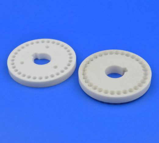 Плита окиси алюминия глинозема тугоплавкой твердости изоляции износоустойчивая полируя