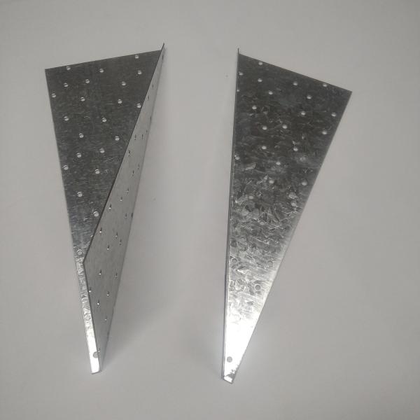 Fixer les poutres et les chevrons connecteurs en bois 240 mm