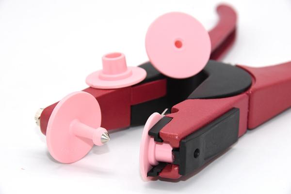 Sensitive Rfid UHF Ear Tag 32mm*24mm TPU Material Cattle Pig Sheep Tracking