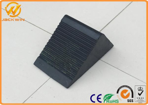 Reflective Automatic Safety Car Wheel Stop , CE Garage Floor Car Stoppers 