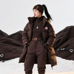 Tissu de veste en duvet 65GSM Imperméable / Coupe-vent 100% Polyester