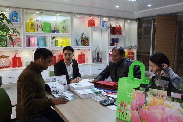 Latest New Leader Non Woven Laminated Box Bag Making Machine in India