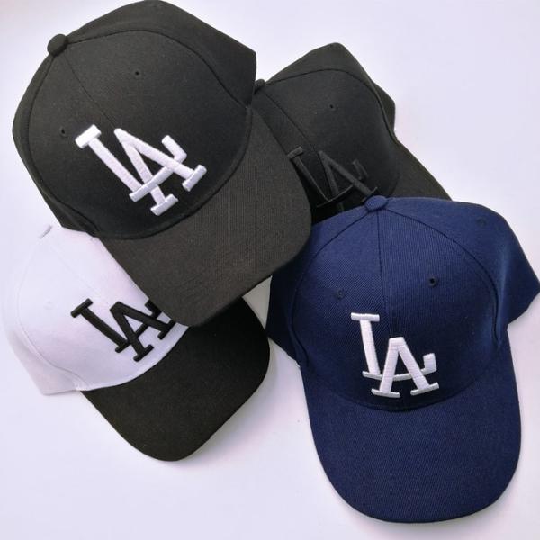 Customized Fabric Color Sports Cap With 3D Customized Embrodiery Logo And Adjustable Buckle Strap