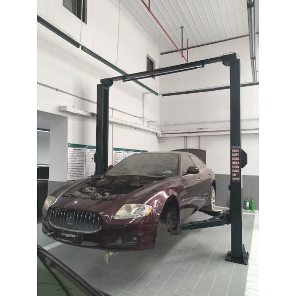 4.0 T Weight Capacity Two Post Car Lift with 75in Maximum Lift Height and CE Certification