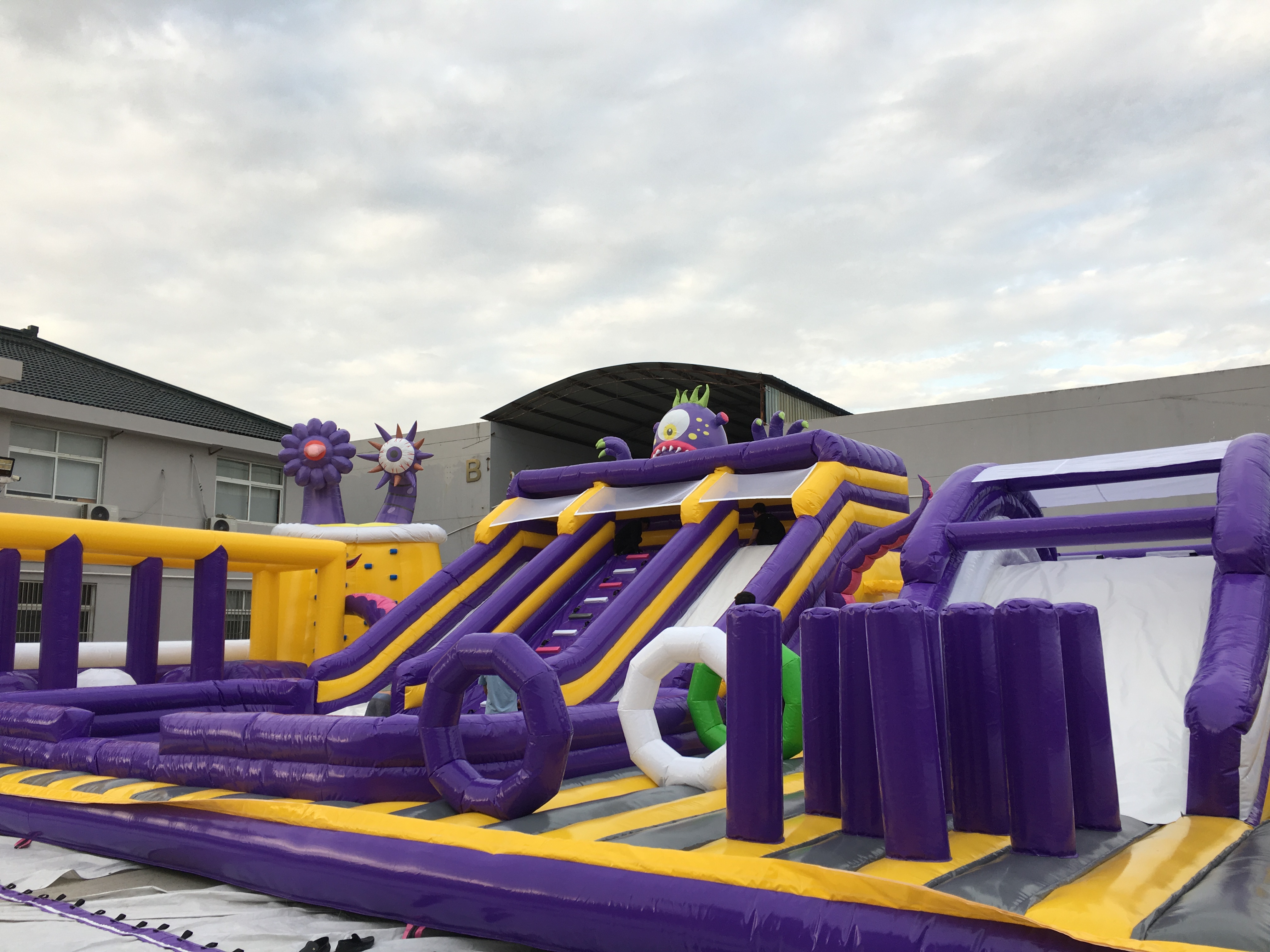 Custom Giant Inflatable Amusement Park Big Bounce House Fun City/jumping Castle PVC Material Indoor/Outdoor for Kids Adults