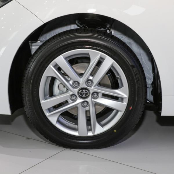 Sedán compacto pionero 2022 de la caja de los asientos 3 de la puerta 5 de la gasolina 4 del sedán de Toyota Lavin TNGA 1.5L CVT