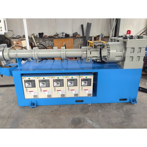 Cold Feeding Rubber Extruder Machine with Force Feeding Screw, Strainer Mechanism, and PLC Control System