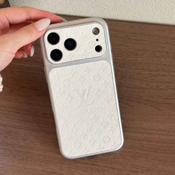 Instant Color-Changing Lambskin Embossed Case for 15-17pm