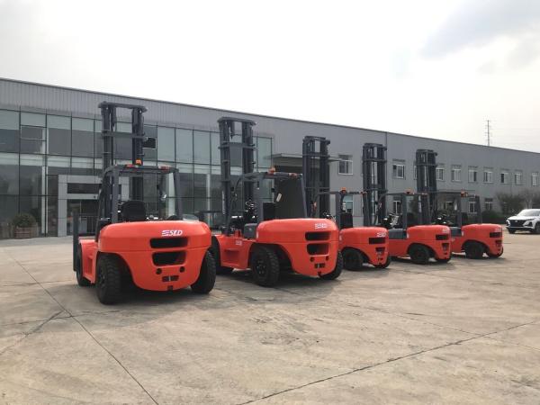 FD70 6m 7 Triplex livres completos de Ton Diesel Forklift Truck With