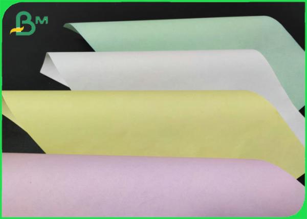 Papel sem carbônio Rolls 48gsm 52gsm da placa azul amarela da polpa de madeira para a impressão do recibo