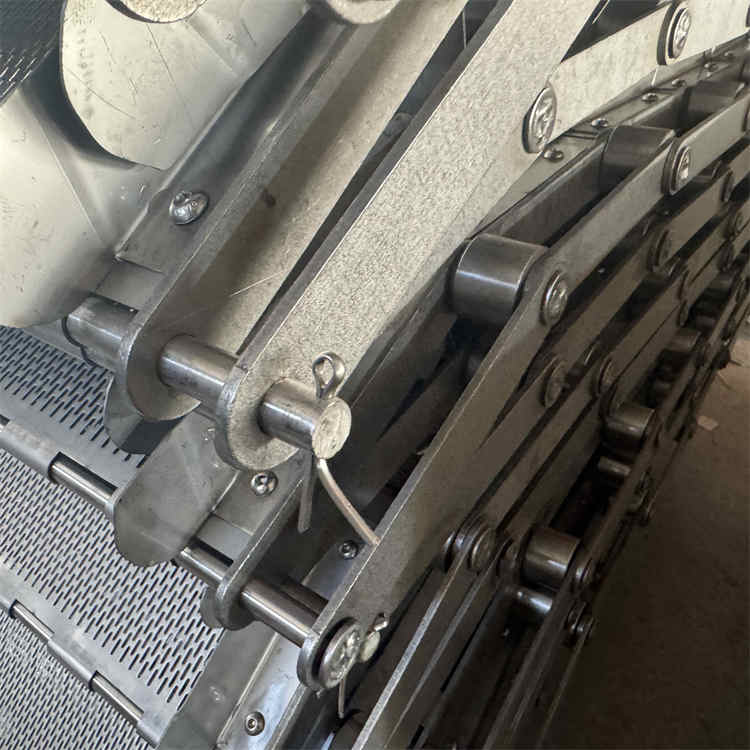 Stainless Steel Wire Mesh Conveyor Belt with perforated metal chain plate design and side chains secured by welded rings