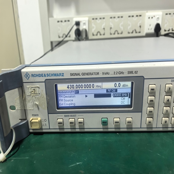 Rohde and Schwarz SML02 9kHz-2.2GHz Signal Generator