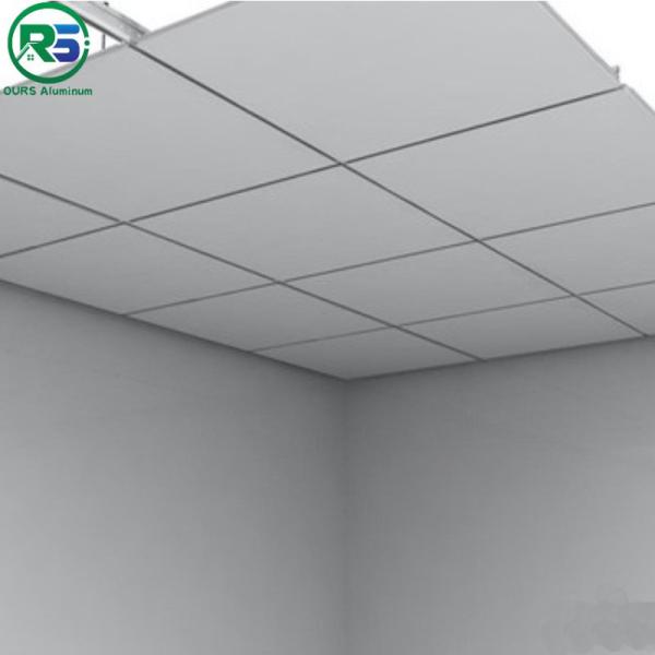 Архитектурноакустические штранг-прессования кладут в потолок металла кроют чистые белые покрытые 300*300mm черепицей