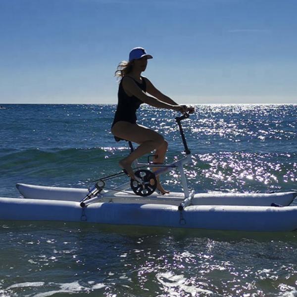 Курортный отель Водное игровое оборудование Сплавный педальный велосипед Плавающий надувный водный велосипед