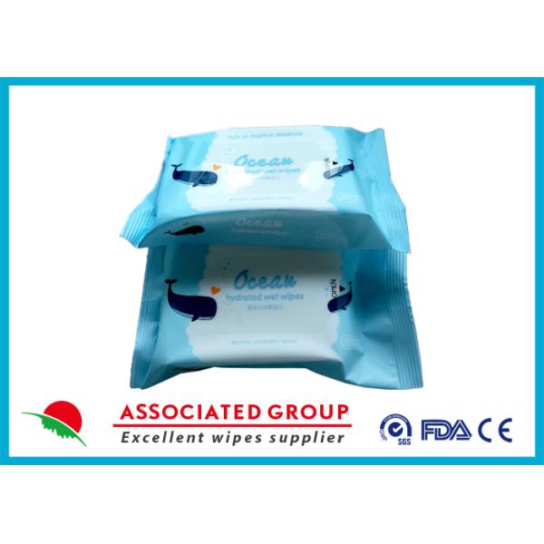 Влажное ультра толстой ткани взрослое обтирает с богатым морским разведенным водой океаном сути