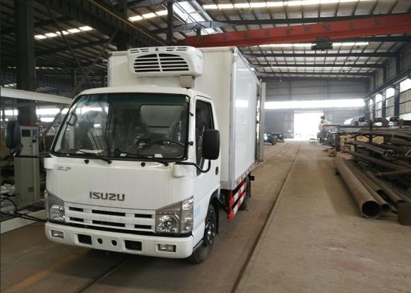 ISUZU 2 Tons Ice Box Truck , Refrigerated Cold Room Truck For Frozen Fish Transportation