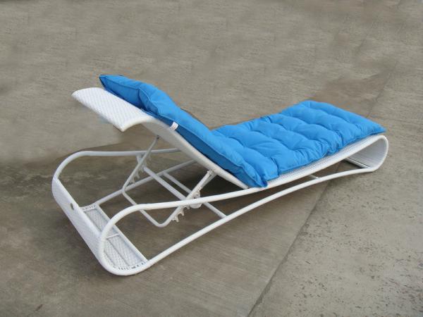 Indoor / Outdoor Rattan Daybed , Wicker Lounge Chair For Living Room