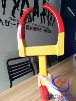 La anchura ajustable de la pintura roja vendió la abrazadera de rueda segura para la motocicleta o SUV o pequeño Van